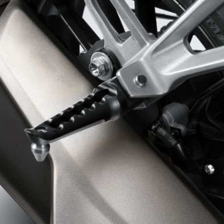 R-0144 : Reposapiés pasajero DPM Honda CB500